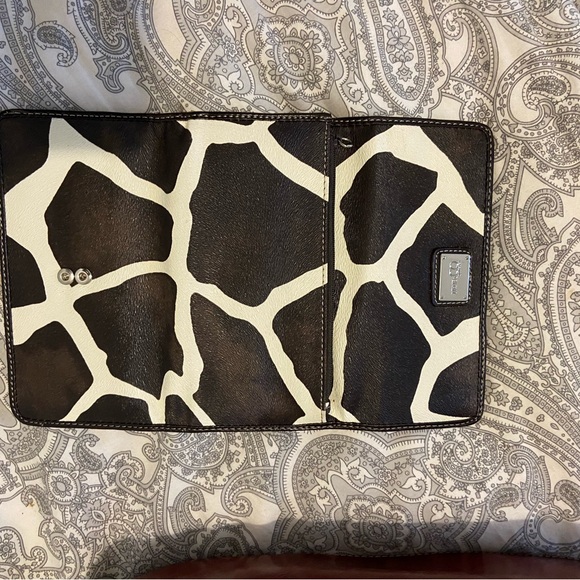 Nine & Co. Giraffe Print Tote with Red Trim & Matching Wallet - Picture 13 of 16